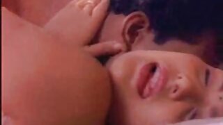 பேண்ட்டை கிழிக்க முடியவில்லை. அம்மா தனியாக ஆபாச