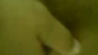 இளஞ்சிவப்பு ஆர்வத்தின் அம்மா மகன் வீட்டில் செக்ஸ் உச்சியில்